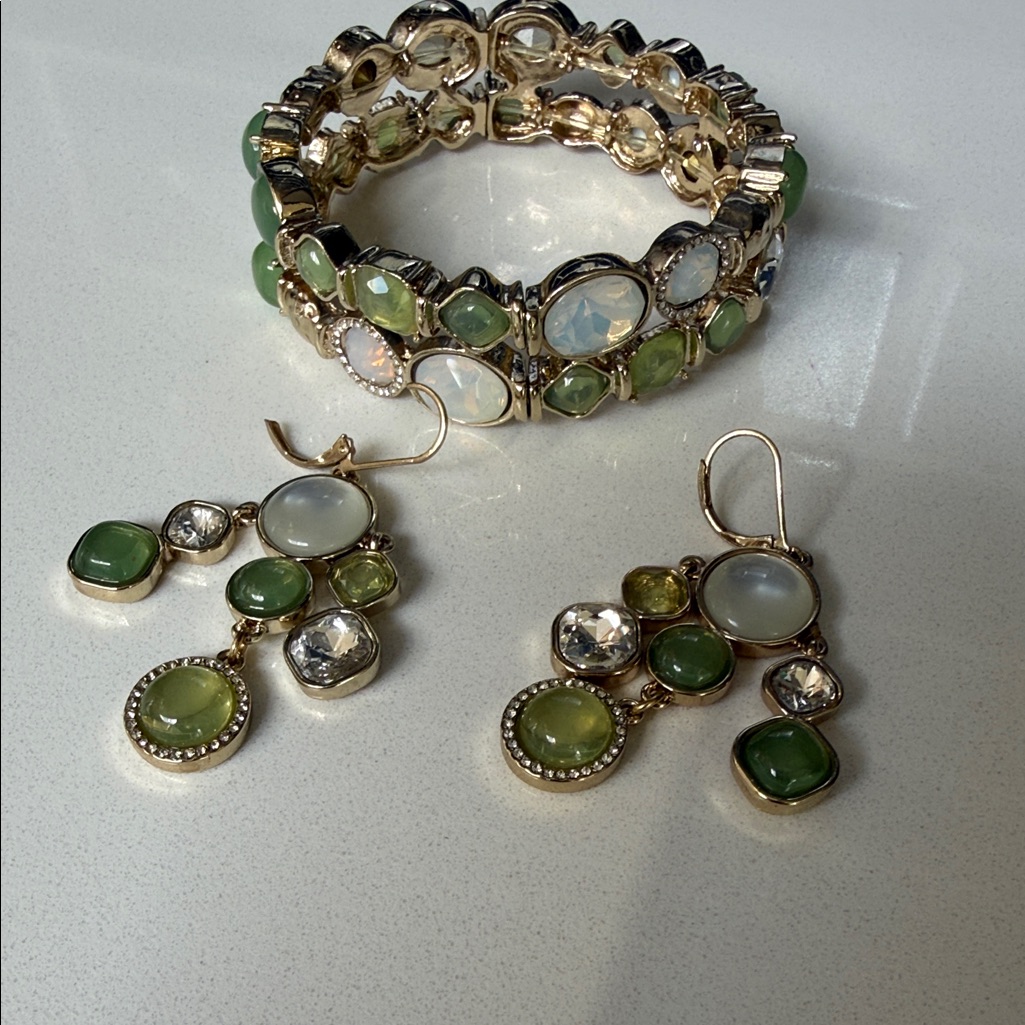Elegant Green And Gold Jewelry Set